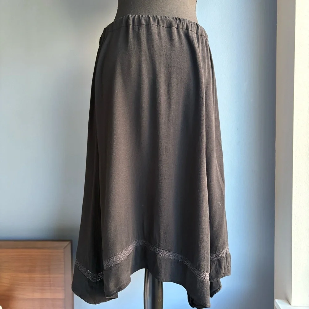 Leith A-Line Asymmetrical Elastic Waist Midi Black Skirt - Minimalist